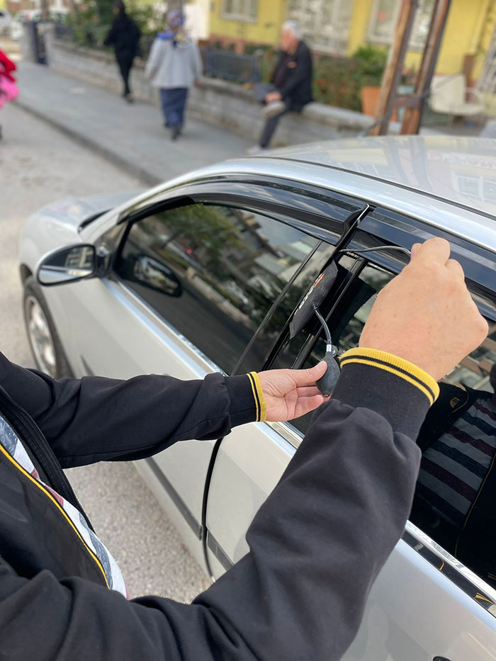 Gaziemir Oto Kilitçisi